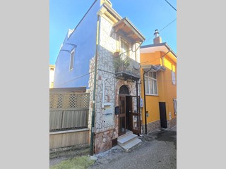 Casa Indipendente in Vendita a San Leucio del Sannio, 49'000€, 86 m²