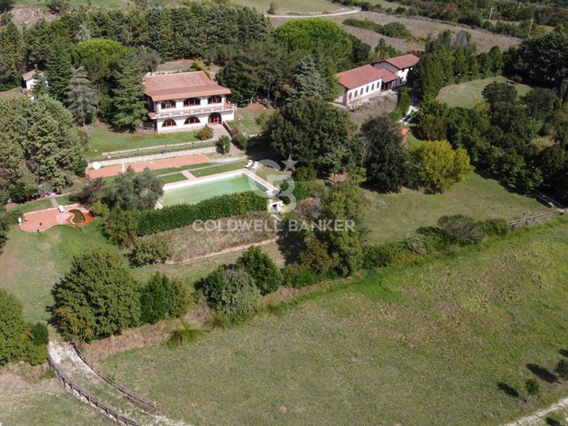 Villa in Vendita a Allumiere, 2'000'000€, 896 m²