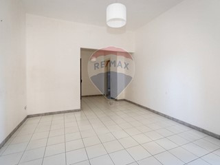 Quadrilocale in Vendita a Catania, 79'000&euro;, 119 m²
