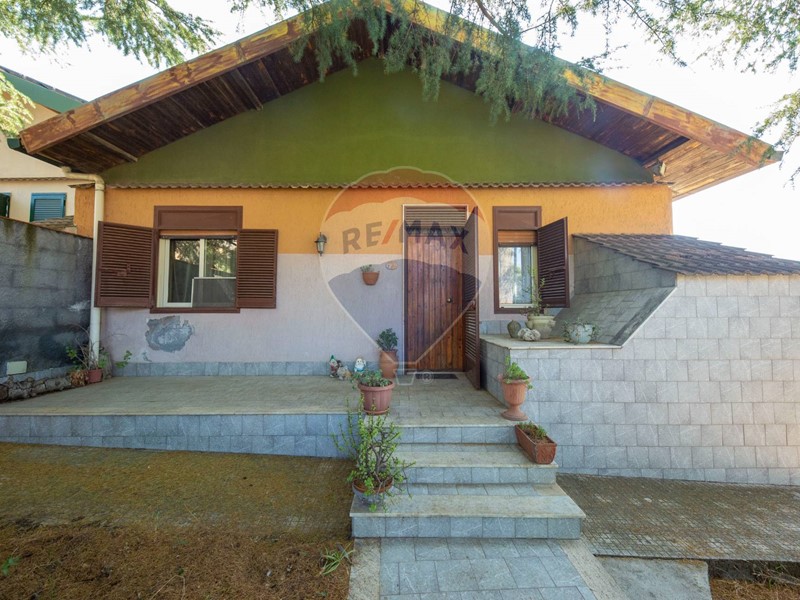 Villa in Vendita a Mascalucia, 205'000€, 157 m²