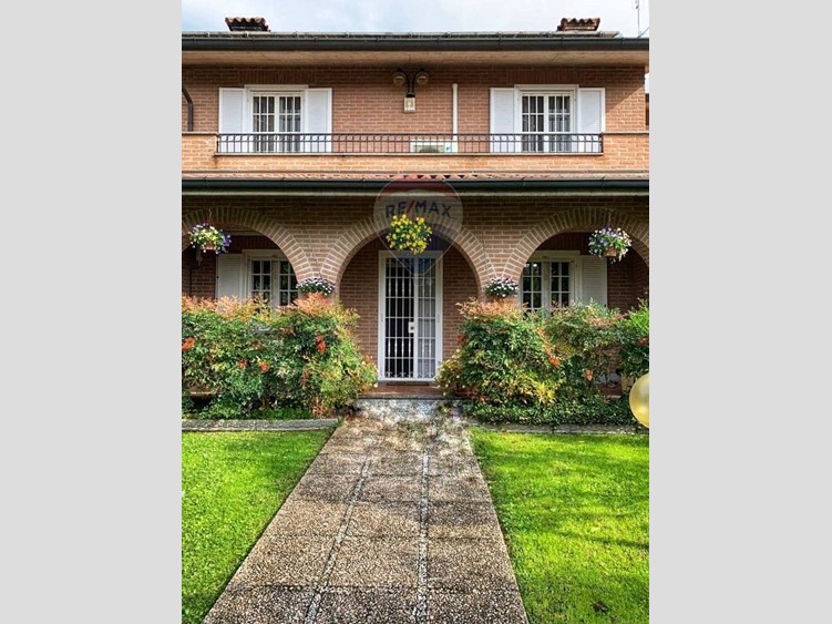 Villetta a schiera in Vendita a Cura Carpignano, 325'000&euro;, 240 m²