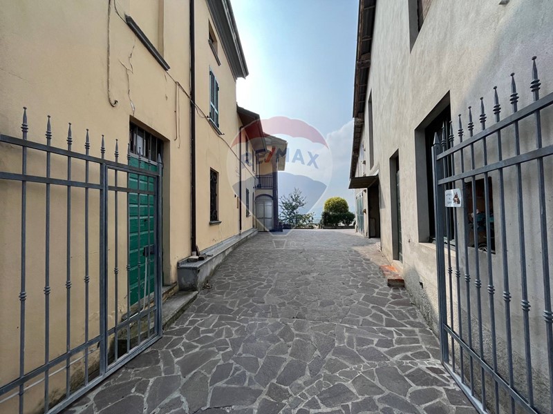 Casa Indipendente in Vendita a Alta Val Tidone, 89'000€, 165 m², con Box