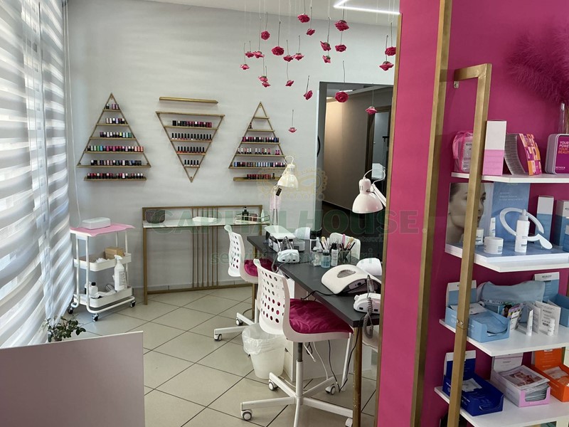 Attività commerciale in Vendita a Vitulazio, 90'000&euro;, 130 m²