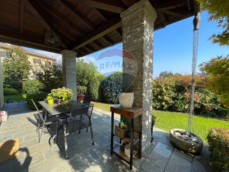 Villa in Vendita a Montano Lucino, 770'000&euro;, 258 m²