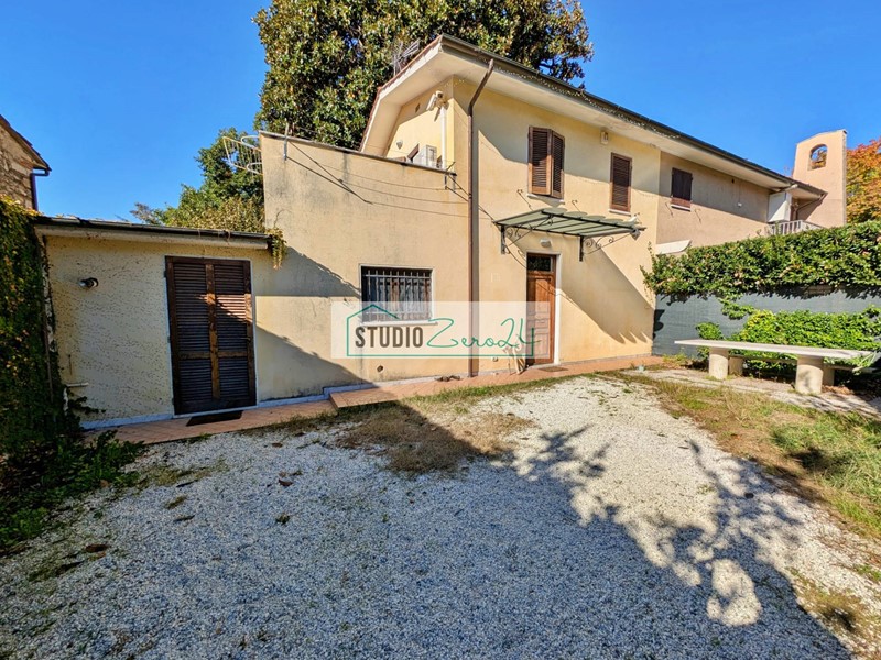 Casa Semi Indipendente in Vendita a Pietrasanta, 345'000€, 100 m²
