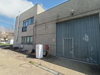 Capannone in Vendita a Modena, 370'000€, 550 m²