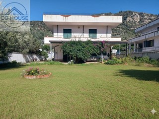 Villa in Vendita a Pago del Vallo di Lauro, 220'000&euro;, 1165 m²
