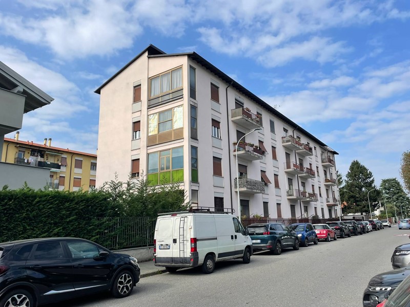 Trilocale in Vendita a Legnano, 120'000€, 89 m²