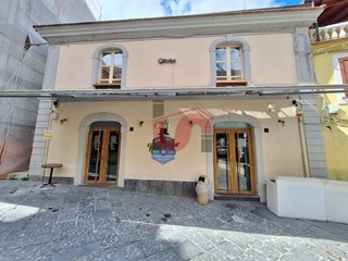 Attività commerciale in Vendita a Benevento, 90 m²