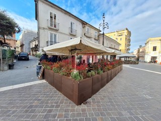 Attività commerciale in Vendita a Benevento, 99'000€, 84 m²