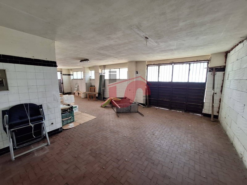 Immobile commerciale in Vendita a Benevento, 60'000€, 107 m²