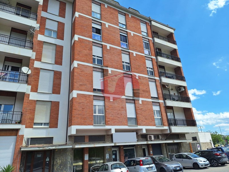 Appartamento in Affitto a Benevento, 800€, 170 m²