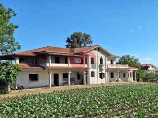 Casa Semi Indipendente in Vendita a Benevento, 345'000€, 604 m²