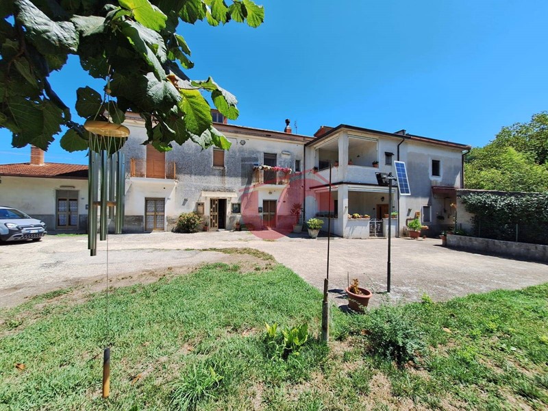 Casa Semi Indipendente in Vendita a Benevento, 135'000€, 160 m²