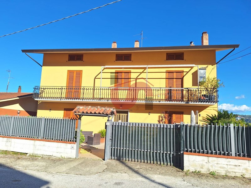 Casa Indipendente in Affitto a Benevento, 400€, 121 m²