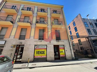 Immobile commerciale in Vendita a Benevento, 300'000€, 97 m²