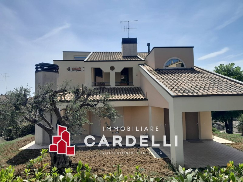 Appartamento in Vendita a Civitanova Marche, 330'000€, 210 m²