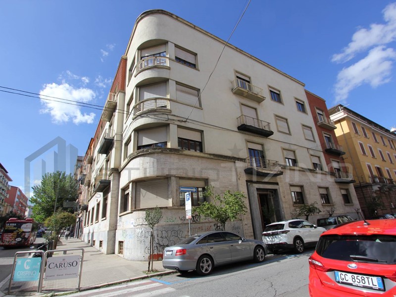 Ufficio in Affitto a Cosenza, 1'200€, 158 m²
