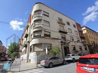 Ufficio in Affitto a Cosenza, 1'200€, 158 m²
