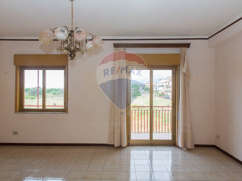 Quadrilocale in Vendita a Giardini Naxos, 99'990€, 120 m²