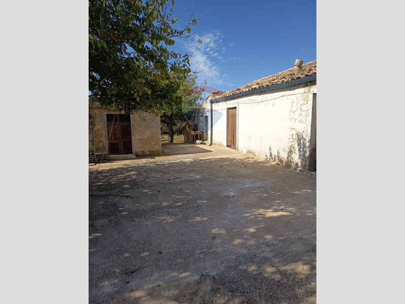 Casa Indipendente in Vendita a Caltagirone, 30'000€, 80 m²