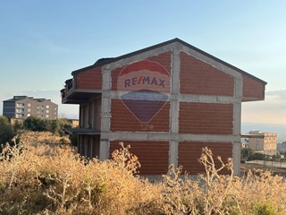 Casa Semi Indipendente in Vendita a Paternò, 180'000€, 200 m²