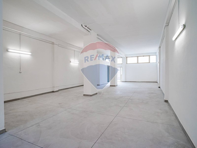 Laboratorio in Vendita a Misterbianco, 103'000€, 171 m²