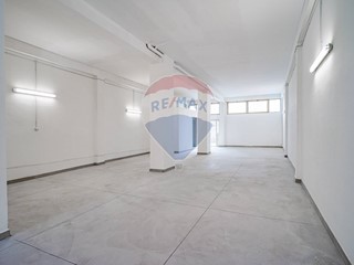 Laboratorio in Vendita a Misterbianco, 103'000€, 171 m²