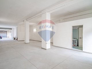 Laboratorio in Affitto a Misterbianco, 850€, 171 m²