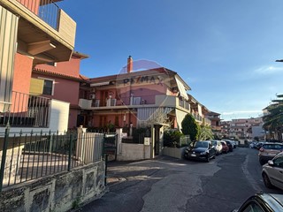 Quadrilocale in Vendita a Aci Catena, 110'000€, 115 m²