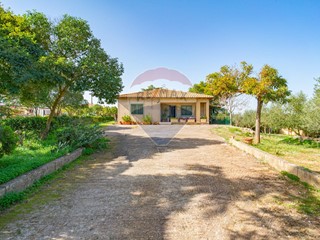 Villa in Vendita a Caltagirone, 270'000€, 180 m²