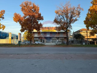 Immobile commerciale in Vendita a Cernusco sul Naviglio, 1'580'000€, 2090 m²