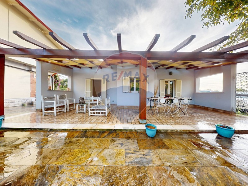 Villa in Vendita a Massa, 349'000&euro;, 82 m²