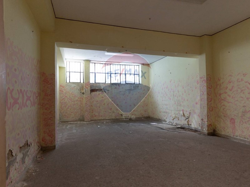 Magazzino in Vendita a Messina, 400'000&euro;, 800 m²