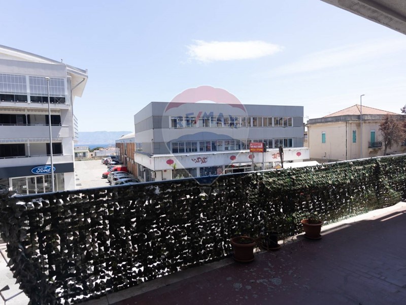 Appartamento in Vendita a Messina, 95'000&euro;, 137 m²