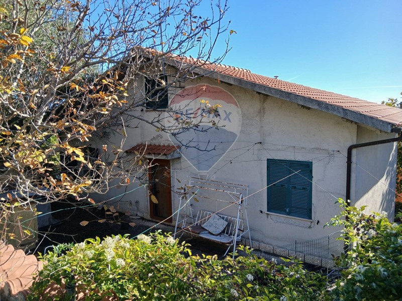 Casa Indipendente in Vendita a Cingoli, 56'000&euro;, 150 m²