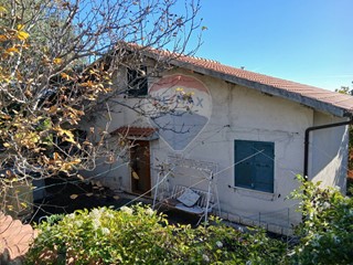 Casa Indipendente in Vendita a Cingoli, 56'000&euro;, 150 m²