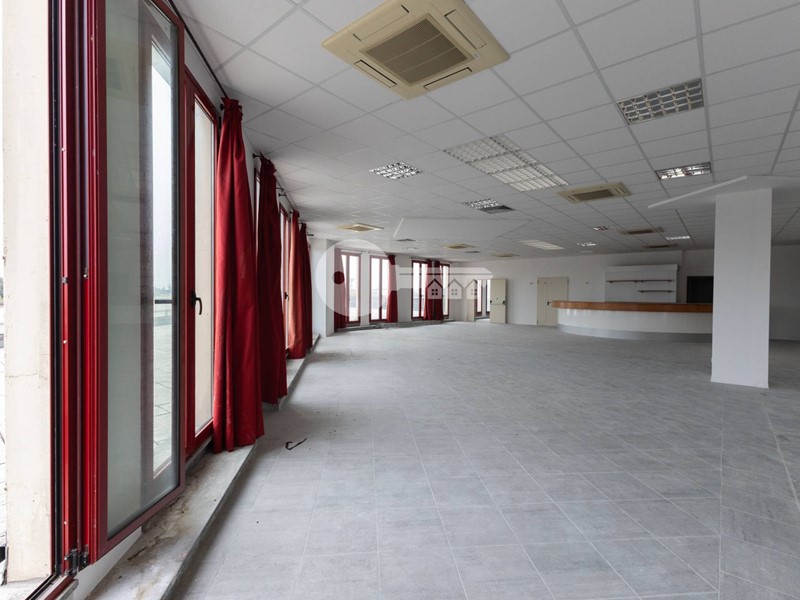 Immobile commerciale in Vendita a Gottolengo, 1'200'000€, 1243 m²