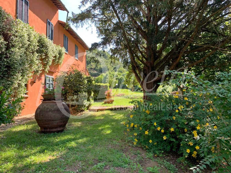 Rustico in Vendita a San Giuliano Terme, 950'000€, 550 m²