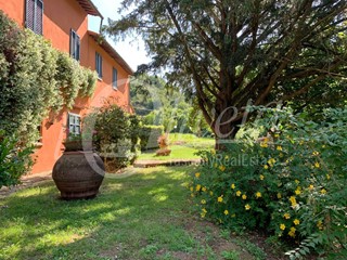 Rustico in Vendita a San Giuliano Terme, 950'000€, 550 m²