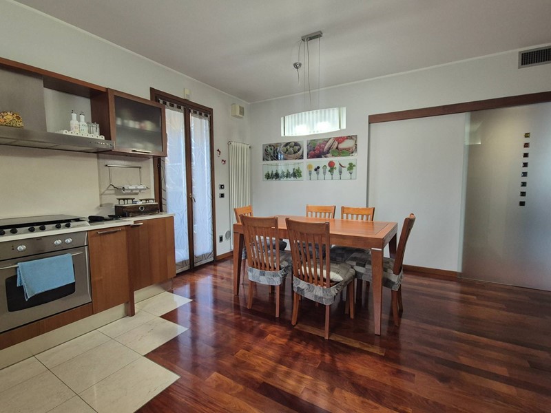 Quadrilocale in Vendita a Verona, 298'000€, 150 m²