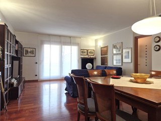 Quadrilocale in Vendita a Verona, 298'000€, 150 m²