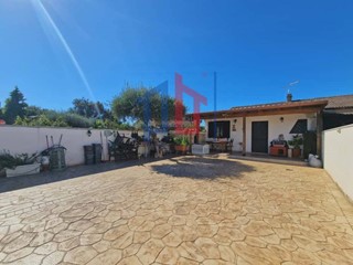 Villa in Vendita a Ardea, 204'000&euro;, 120 m²