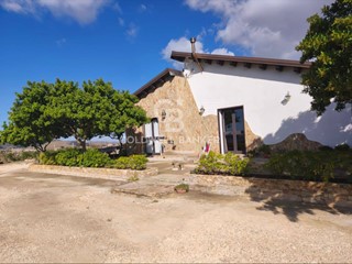 Villa in Vendita a Caltagirone, 155'000€, 80 m²