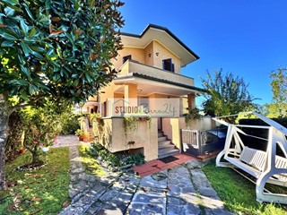 Casa Semi Indipendente in Vendita a Pietrasanta, 500'000€, 140 m²