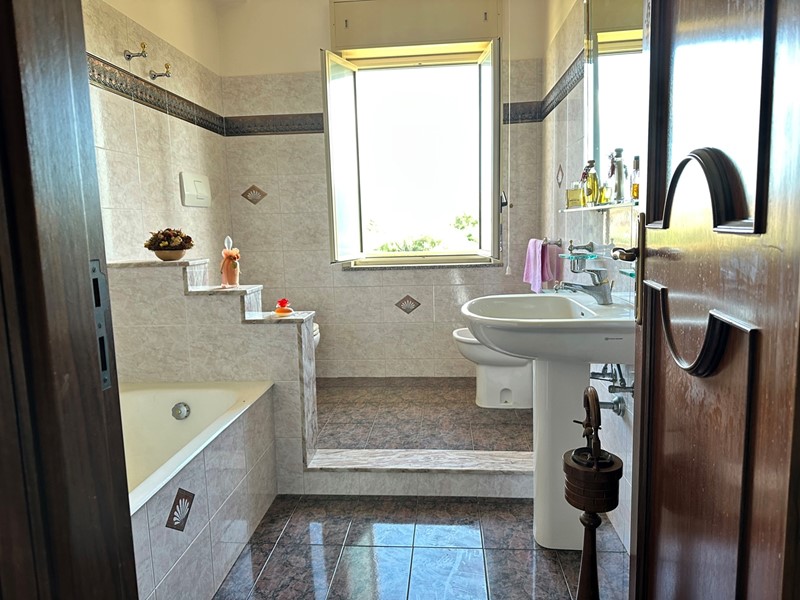 Appartamento in Vendita a Barcellona Pozzo di Gotto, 155'000&euro;, 156 m²