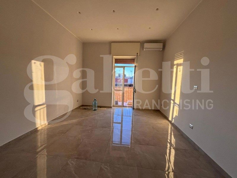 Bilocale in Vendita a Napoli, 119'000&euro;, 70 m²