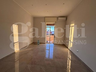 Bilocale in Vendita a Napoli, 119'000&euro;, 70 m²