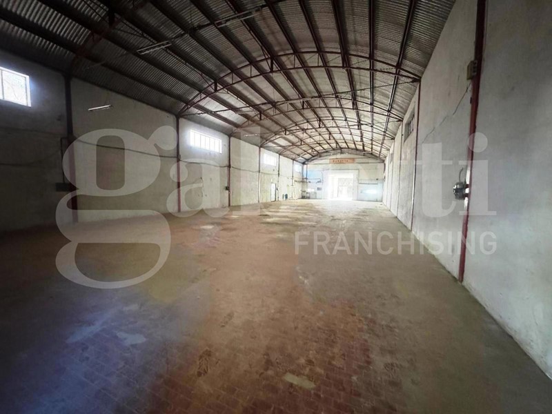 Capannone in Affitto a Castrolibero, 3'600&euro;, 1568 m²