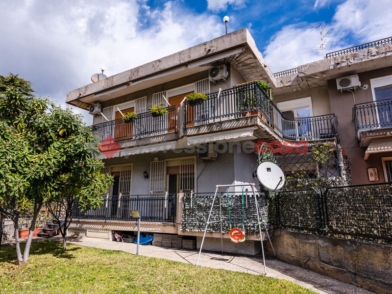 Trilocale in Affitto a Aci Castello, 900€, 116 m², arredato